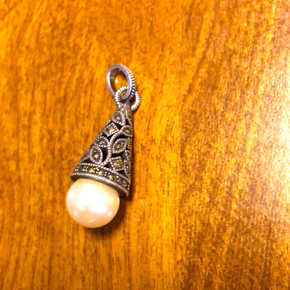 Pretty Rhinestone Faux Pearl Pendant